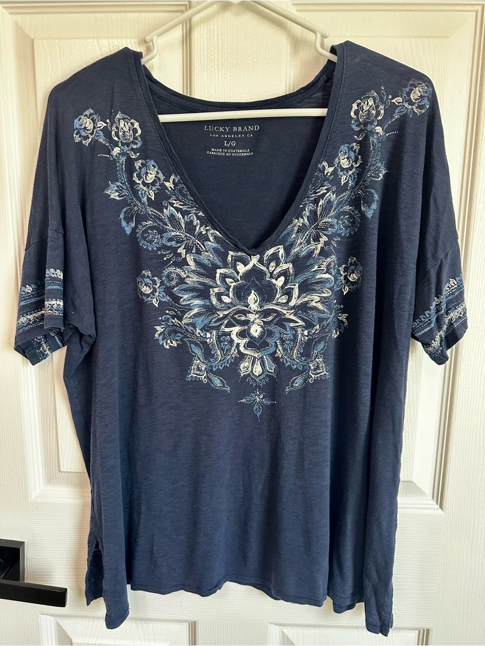 Lucky Brand top Shirt flnavy blue color Floral Details Vneck Size L Cotton Blend
